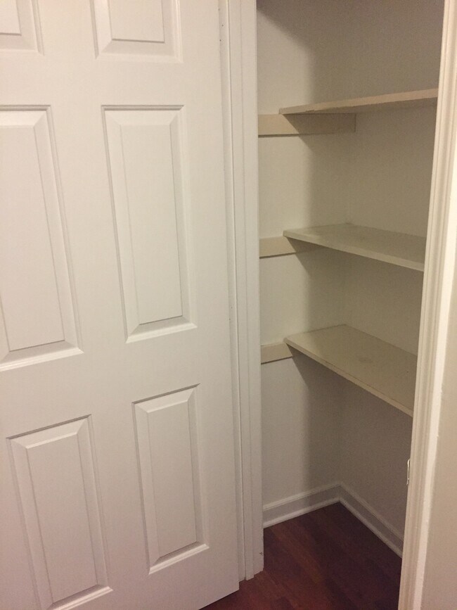 Building Photo - Greenville - 2BR, 1BA, 1000SF