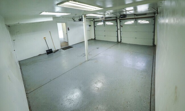 Building Photo - Beautifully Updated 4B/2B in Central Fort ...
