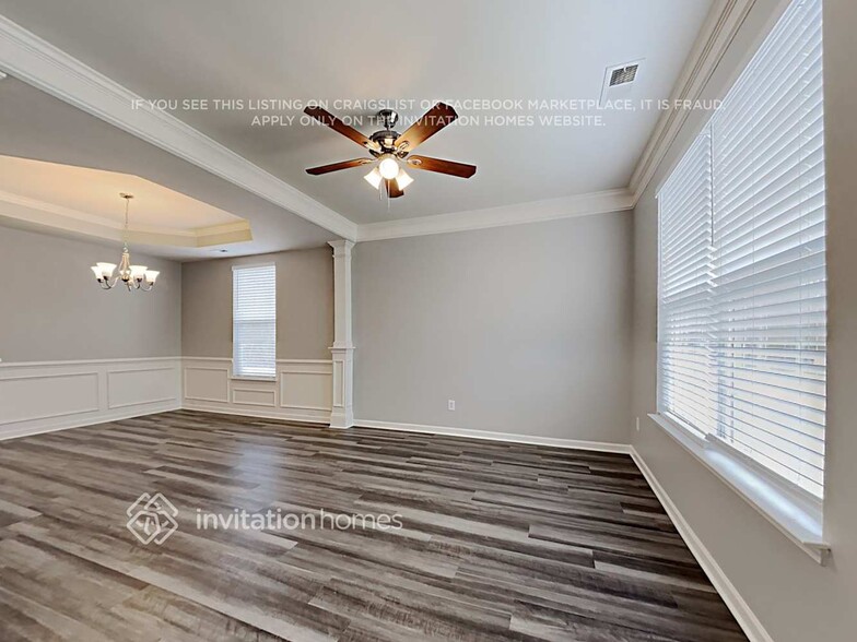 Building Photo - 11733 Oak St