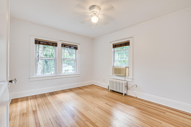 Building Photo - 364 Brightwood Ave