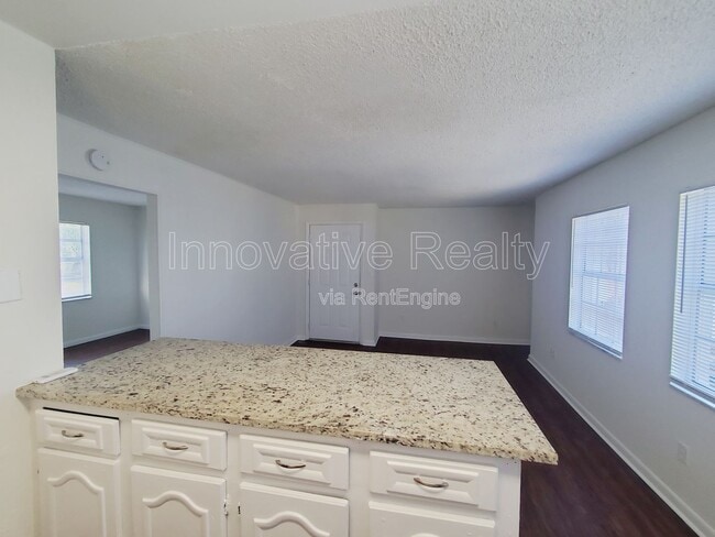 Building Photo - 5264 Davisson Ave