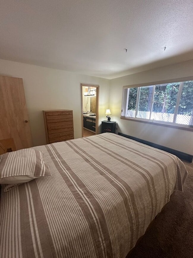 Building Photo - 1476 Glenwood Dr