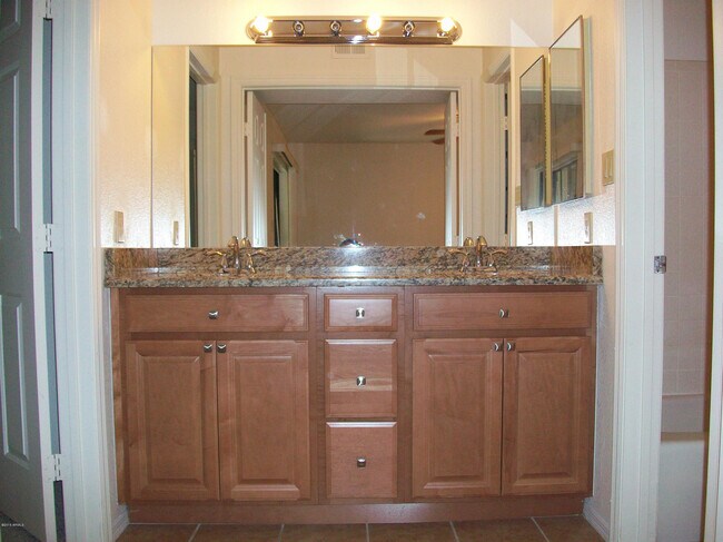 Building Photo - 9445 N 94th Pl