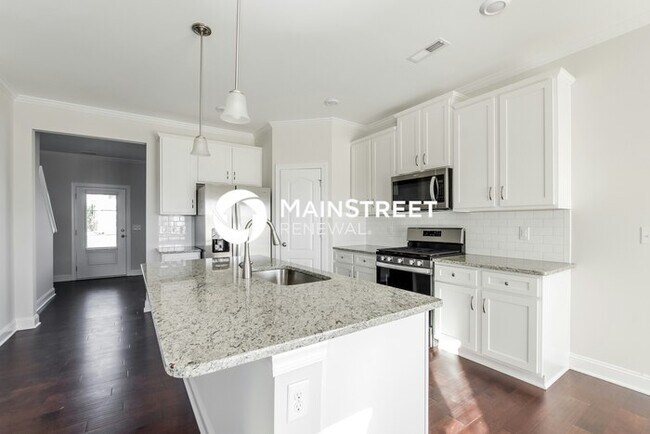 Building Photo - 5 Bedroom Pet-Friendly Home in Monroe, NC with Main Street Renewal