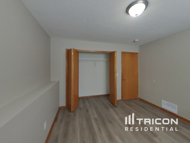 Building Photo - 9996 Park Pl Dr