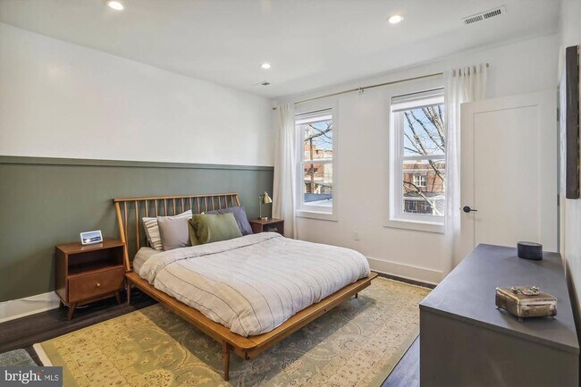 Building Photo - 416 Longfellow St NW