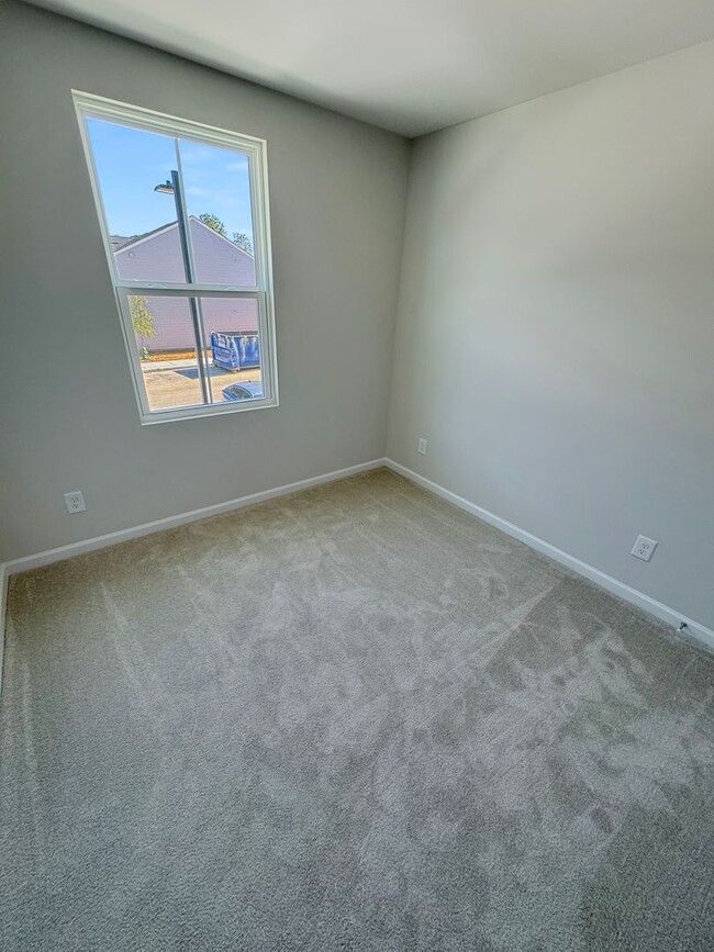 Building Photo - Gorgeous, Brand New 3-Bedroom Home with Mo...