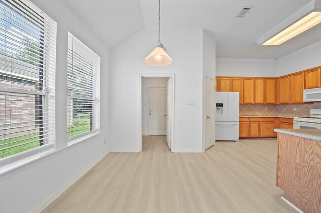 Building Photo - 4815 Plum Forest Rd