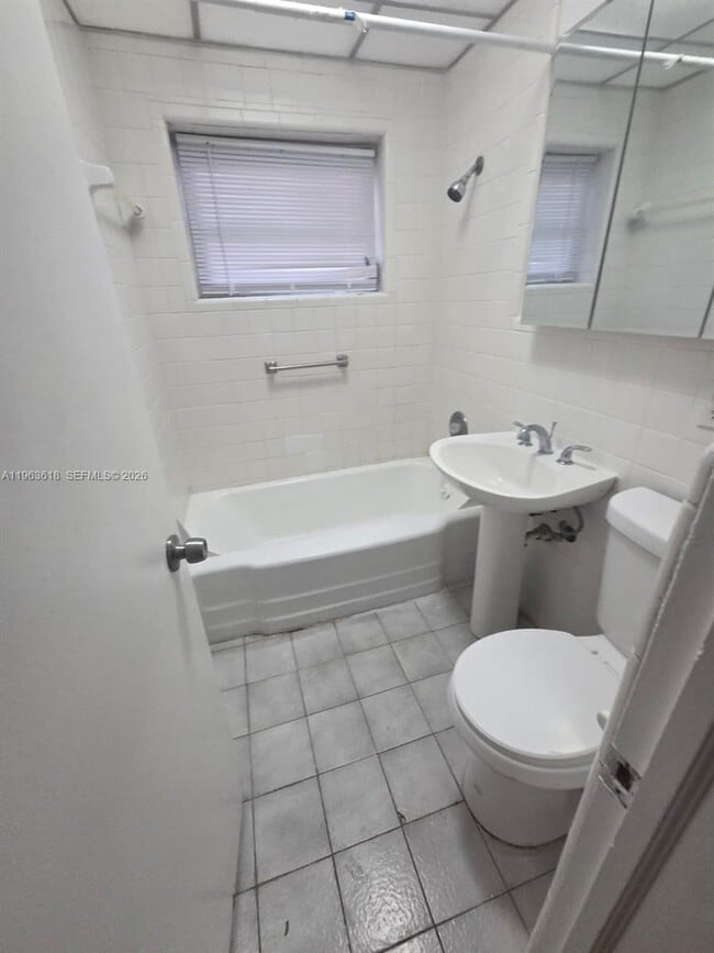 Building Photo - 1947 Lincoln St