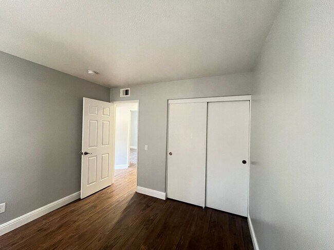 Building Photo - 4 Bedroom/2.5 Bath Home with Pool in Chino...