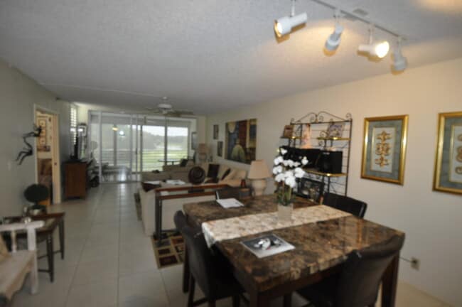 Building Photo - 3510 Oaks Way