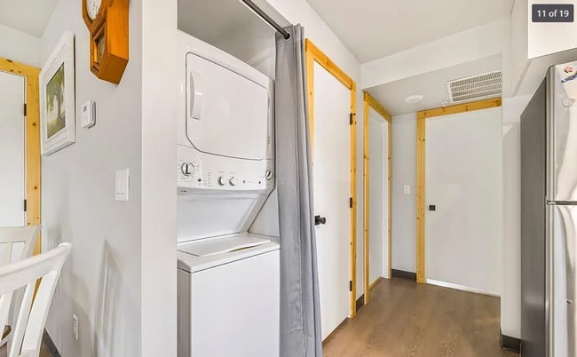 Building Photo - AWESOME 2 BED 1 BATH WITH AWESOME AMENITIE...