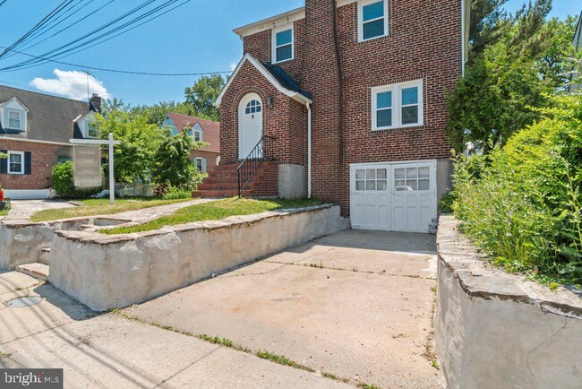 Building Photo - 3027 Lavender Ave