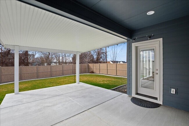 Building Photo - 4 Bedroom, 2 Bath home in Beautiful Meridian with SO MANY upgrades and perks throughout!  You don...