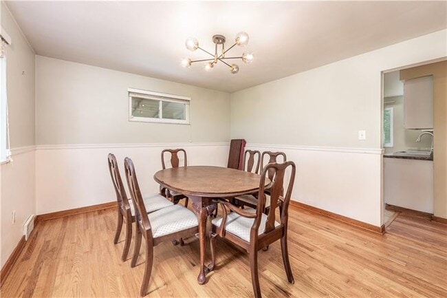 Building Photo - 1431 Lakeside Dr