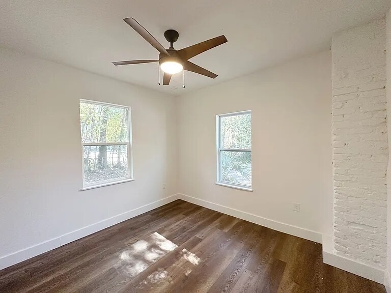 Building Photo - 1009 NW 6th Ave