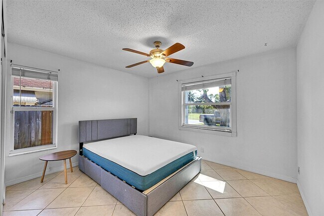 Building Photo - 1361 SW 26th Ave