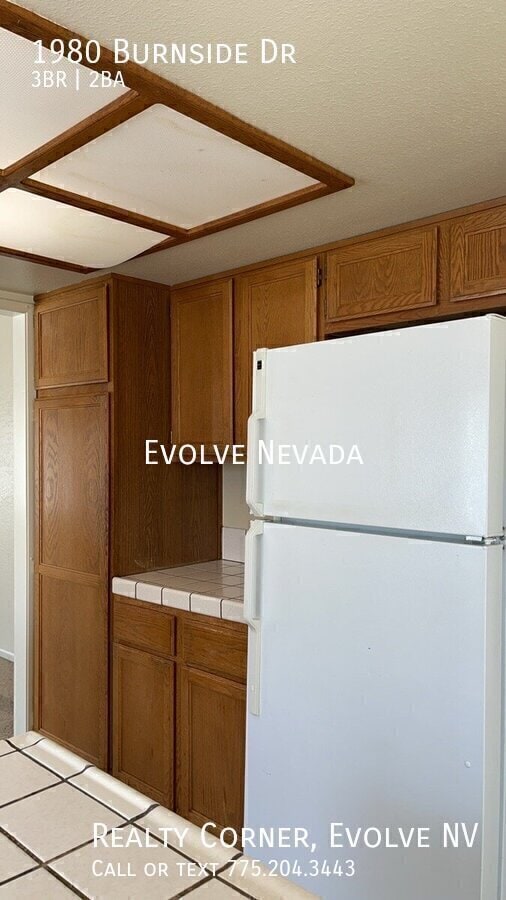 Building Photo - 1980 Burnside Dr