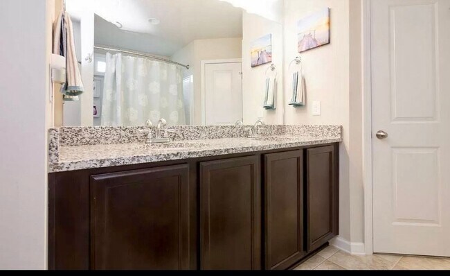 Building Photo - Wonderful Three Bedroom Home in Northeast Columbia!