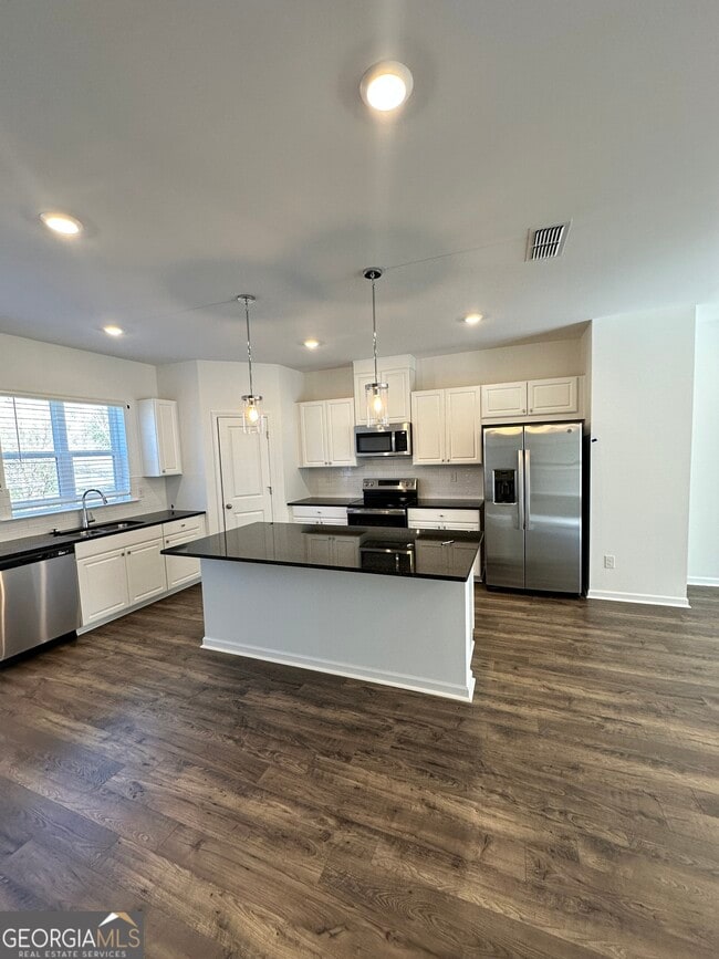 Building Photo - 5772 Plaza Dr SE