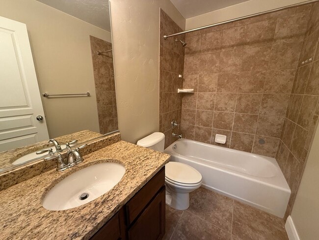 Building Photo - Townhome in Casitas at Hidden Valley with ...