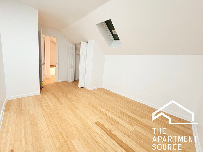 Building Photo - 1900 S Throop St