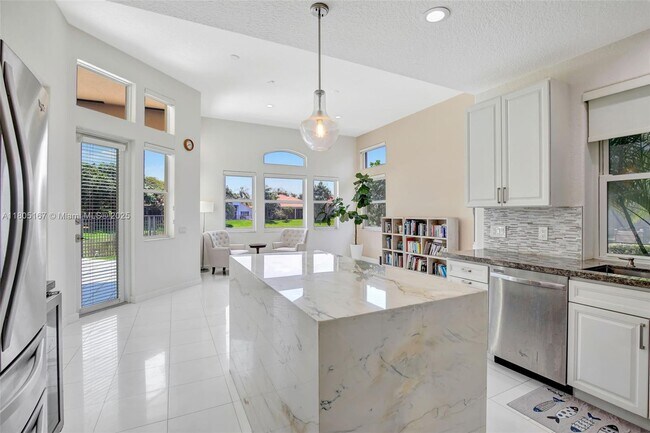 Building Photo - 2651 Oakmont Dr