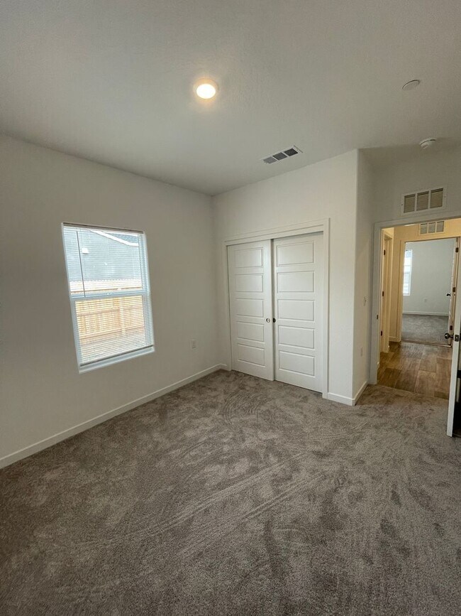 Building Photo - Stunning 3-Bed, 2-Bath Lennar Home in Fresno – Your Dream Home Awaits!