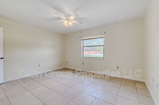 Building Photo - 860 Fox Lake Dr