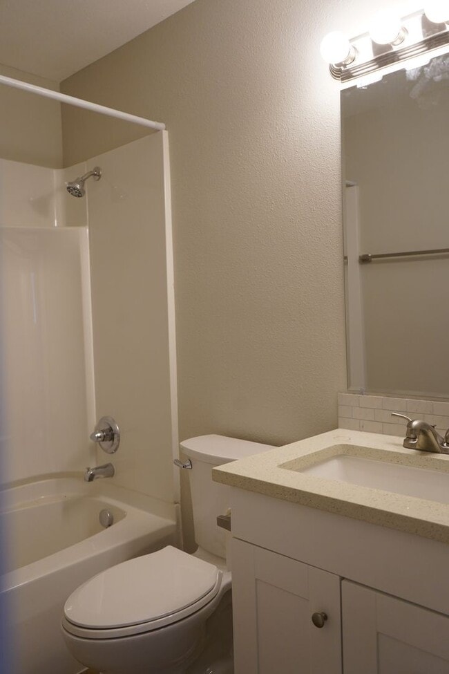 Building Photo - 1410 E 30th St