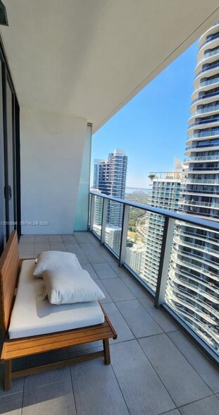 Building Photo - 1010 Brickell Ave