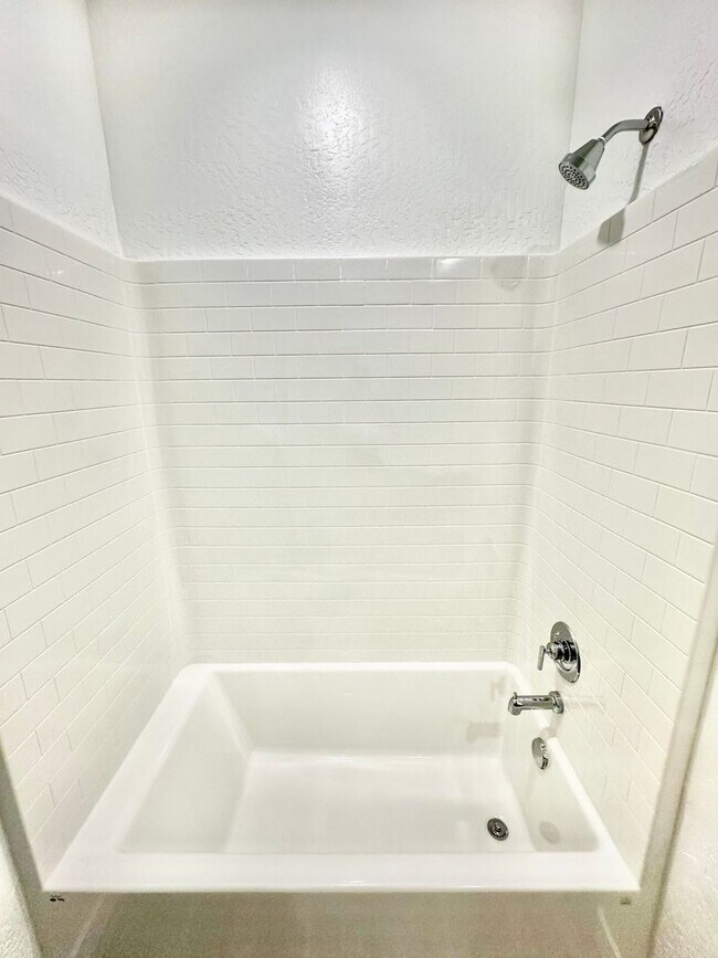 Building Photo - Newly-Built NextGen 5 bed 3.5 bath Lennar ...
