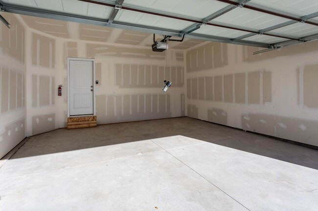 Building Photo - Stylish 3-Bedroom Townhome with Fireplace, Modern Kitchen & Spacious Layout!