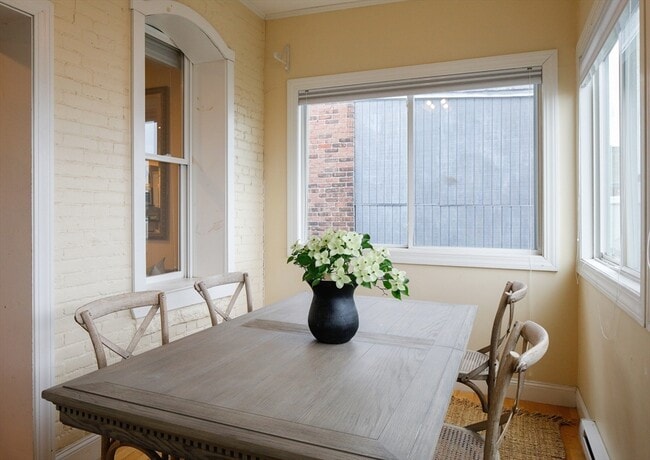 Building Photo - 127 Cottage St