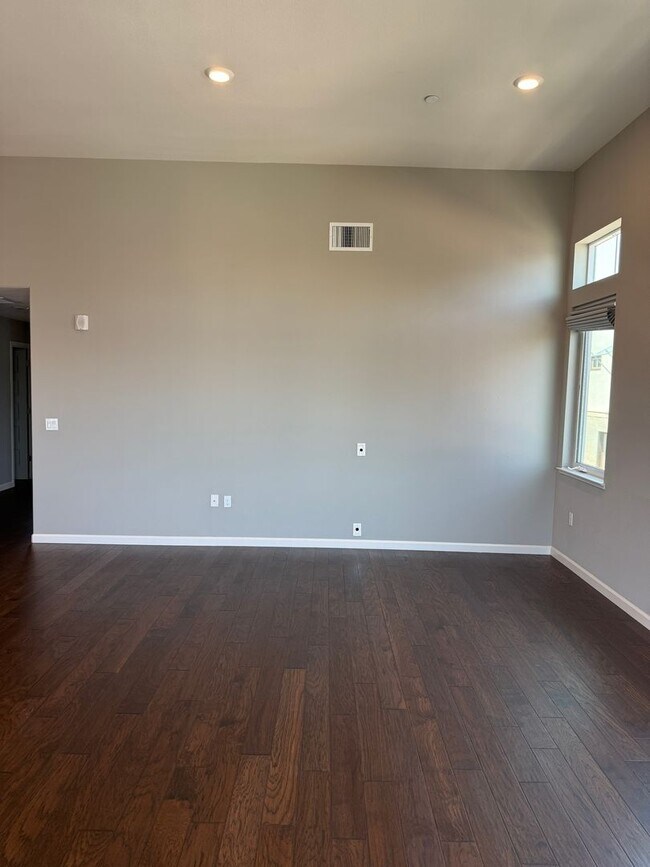 Building Photo - PENTHOUSE CONDO IN COMMUNICATION HILL | 2B...