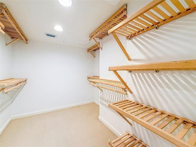 Building Photo - 1351 Willow Brk Dr