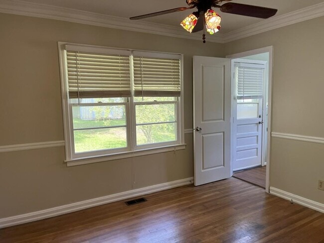 Building Photo - 549 Alpine Way