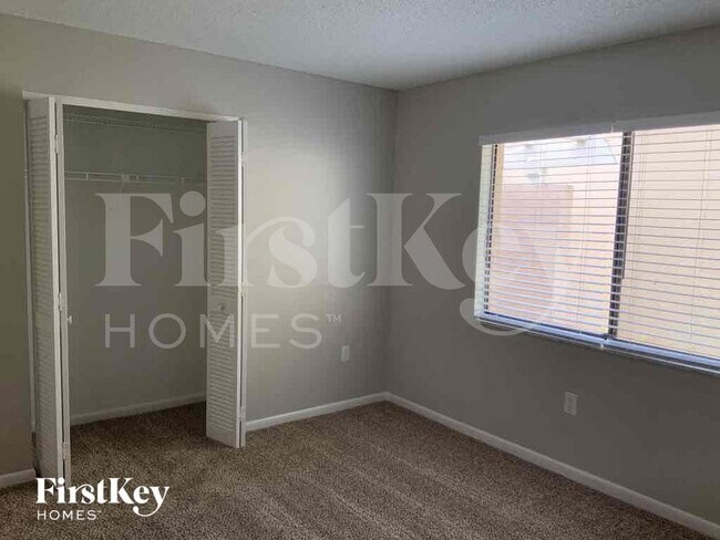 Building Photo - 1451 Oak Pl
