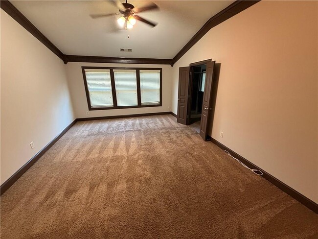 Building Photo - 1095 Township Cir