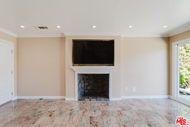 Building Photo - 9047 Riderwood Dr