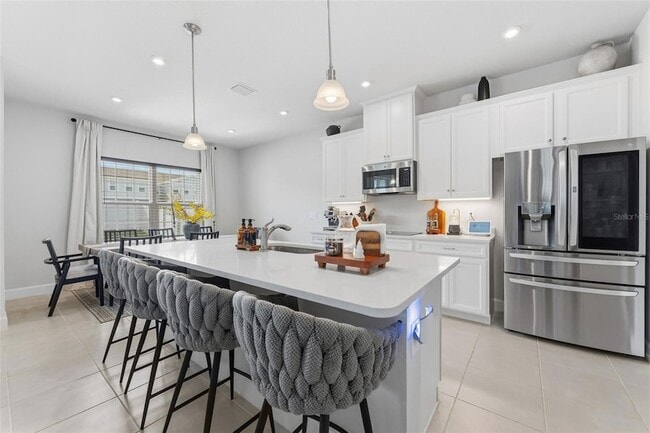 Building Photo - 14031 Crimson Ave