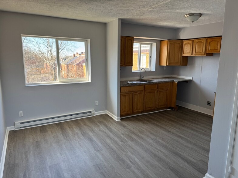 Building Photo - 14520 Milverton Rd