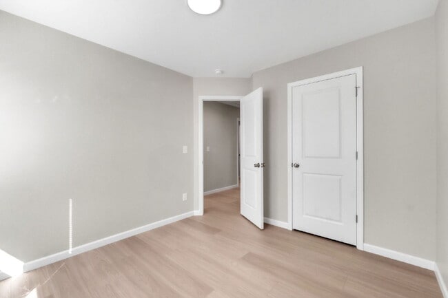 Building Photo - Elegant 3 Bedroom, 2.5 Bathroom Duplex with 1-Car Garage in Woodruff $1750/mo rent