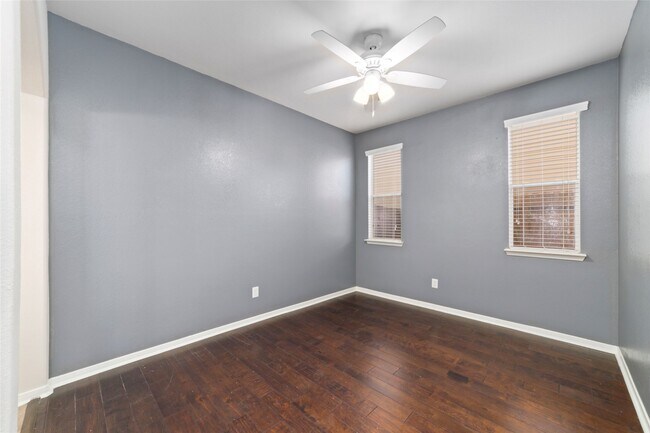 Building Photo - 1190 Stallion Ridge