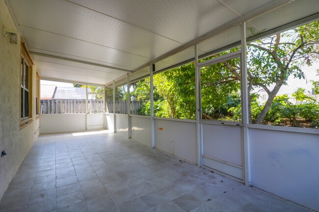 Building Photo - Newly Remodeled 3/2 in Cooper City