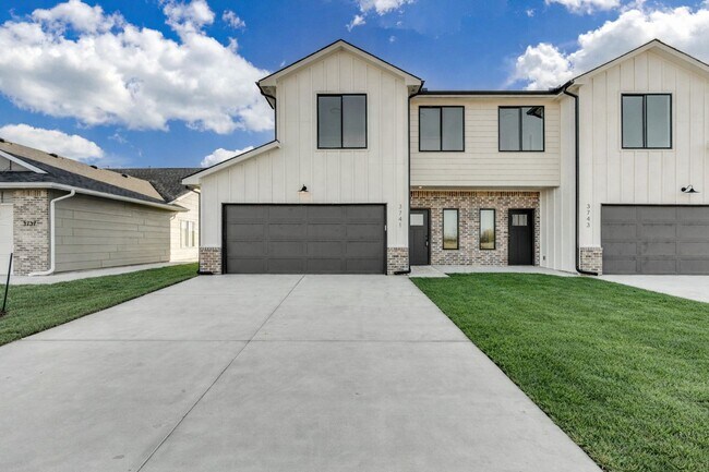 Building Photo - Pineway Tracy Plan