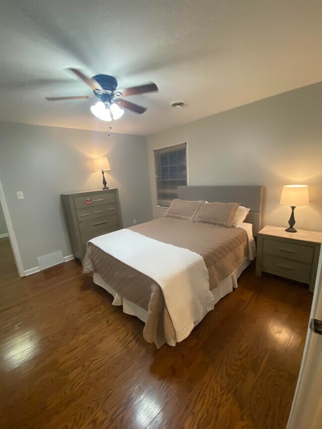 Building Photo - 8570 Sycamore Trail Dr