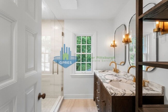 Building Photo - Elegant Fox Chapel 4-Bedroom, 3.5-Bath Home