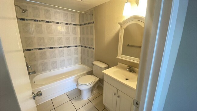 Building Photo - 1BD/1BA Apartment off Curry Ford in Henley...