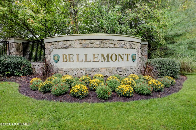 Building Photo - 319 Bernard Dr